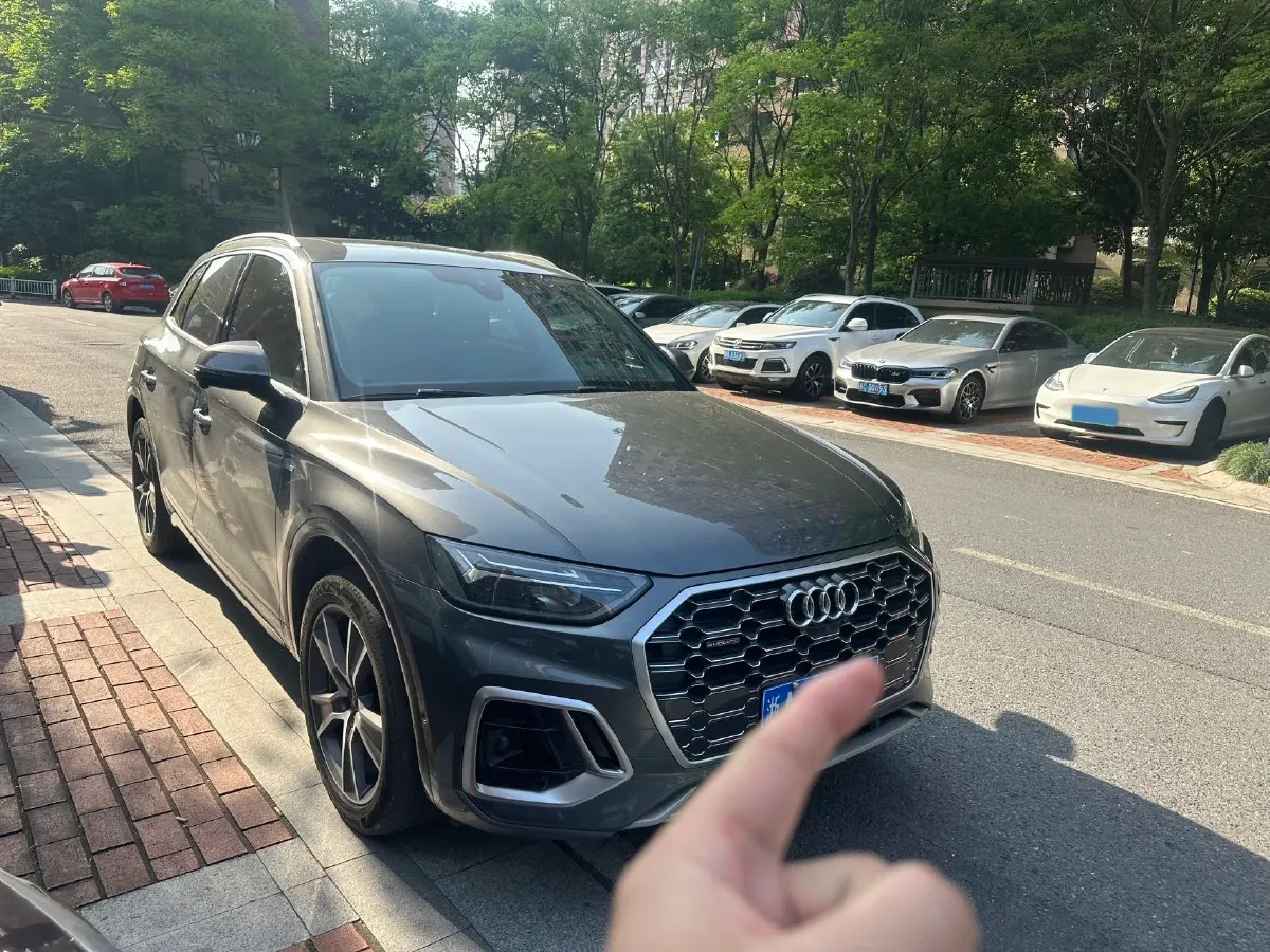 2022 Audi Q5L 2.0T 252HP L4 7DCT,autocango,china used car exporter,china ev exporter,chinese used car exporter,chinese used ev exporter