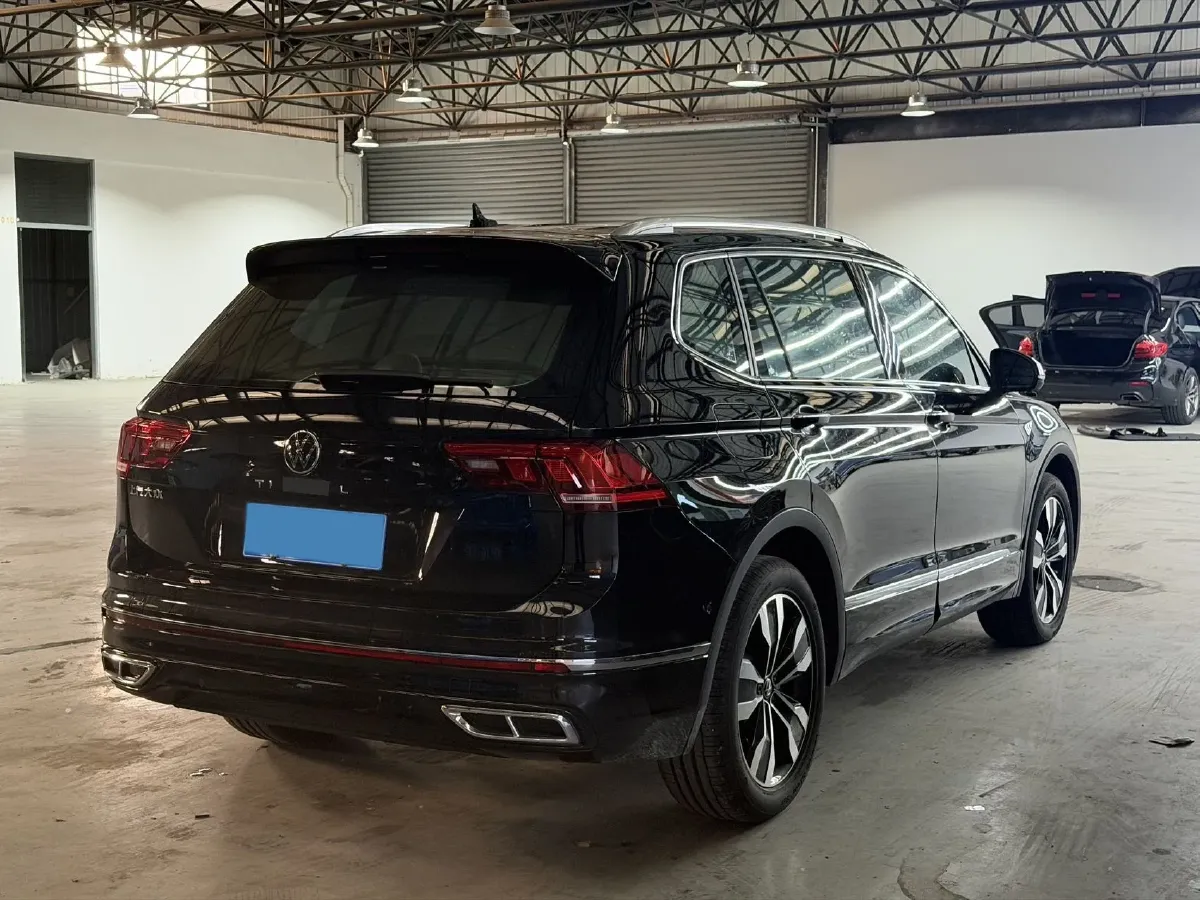 2025 Volkswagen Tiguan L 2.0T 186HP L4 7DCT,autocango,china used car exporter,china ev exporter,chinese used car exporter,chinese used ev exporter