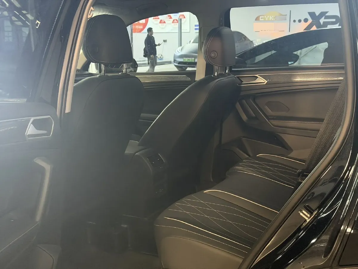 2025 Volkswagen Tiguan L 2.0T 186HP L4 7DCT,autocango,china used car exporter,china ev exporter,chinese used car exporter,chinese used ev exporter