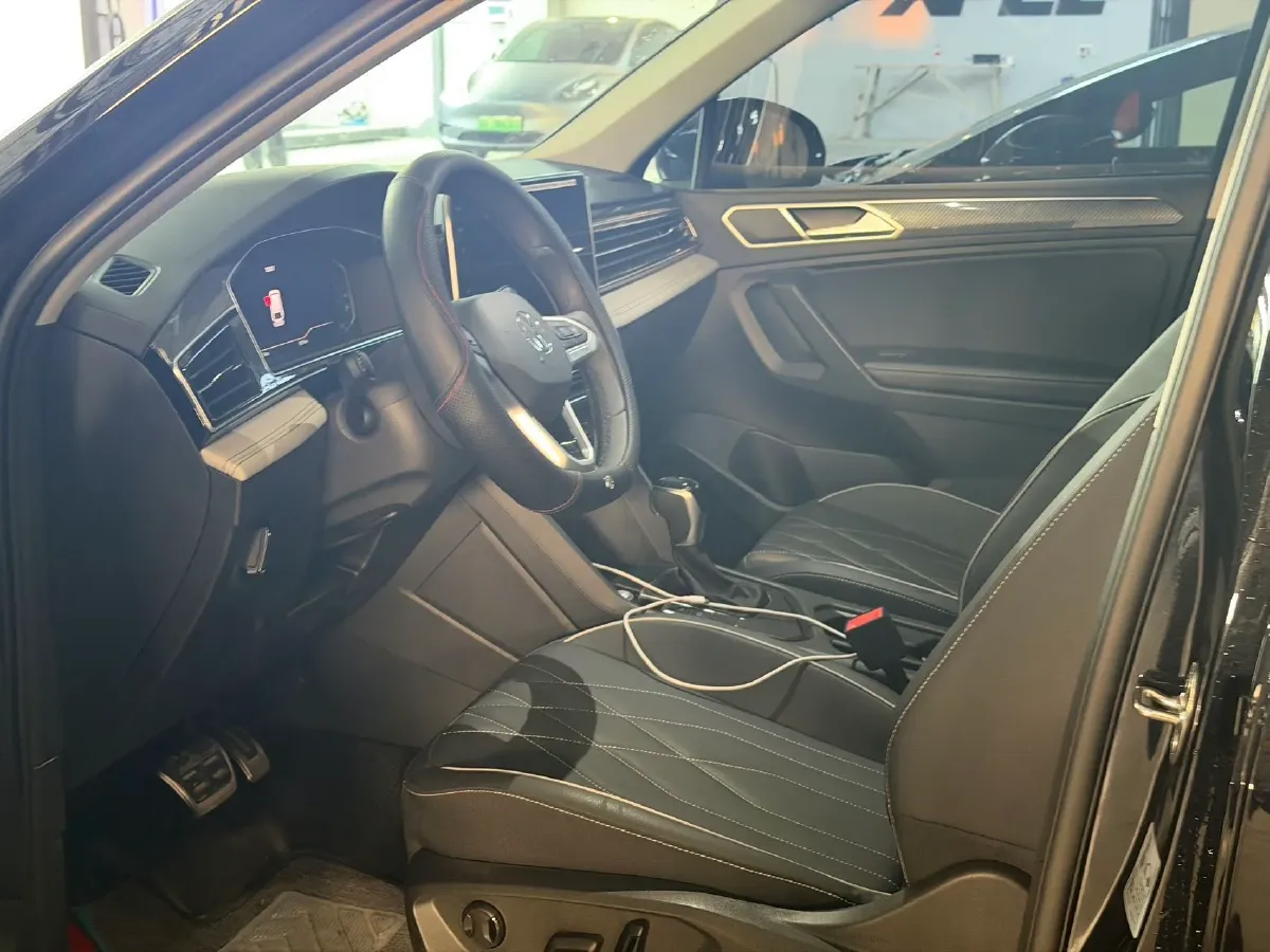 2025 Volkswagen Tiguan L 2.0T 186HP L4 7DCT,autocango,china used car exporter,china ev exporter,chinese used car exporter,chinese used ev exporter
