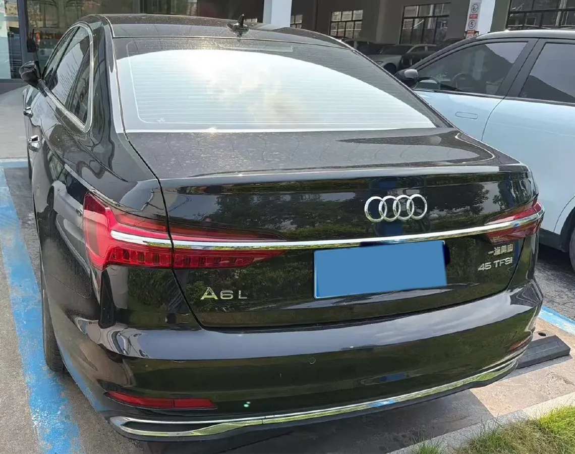 2024 Audi A6L 2.0T 245HP L4 7DCT,autocango,china used car exporter,china ev exporter,chinese used car exporter,chinese used ev exporter