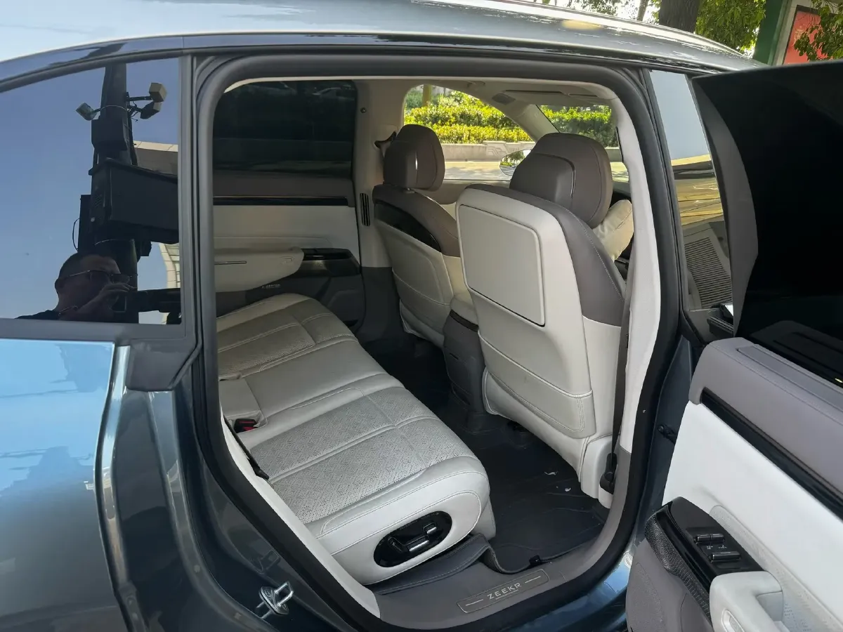 2025 Zeekr 7X BEV 75KWH,autocango,china used car exporter,china ev exporter,chinese used car exporter,chinese used ev exporter