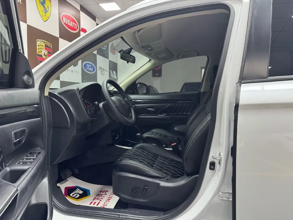 2021 Mitsubishi Outlander 2.0L 166HP L4 CVT,autocango,china used car exporter,china ev exporter,chinese used car exporter,chinese used ev exporter