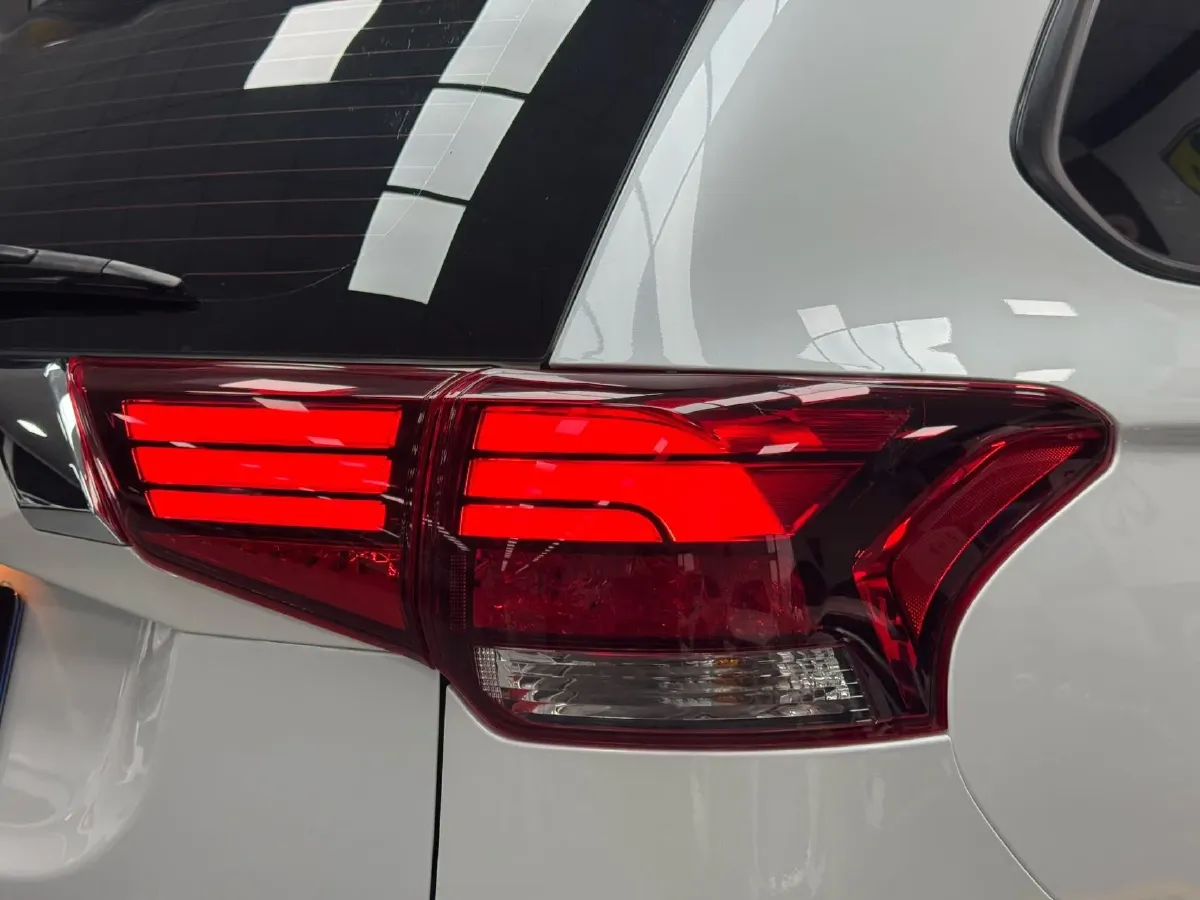 2021 Mitsubishi Outlander 2.0L 166HP L4 CVT,autocango,china used car exporter,china ev exporter,chinese used car exporter,chinese used ev exporter