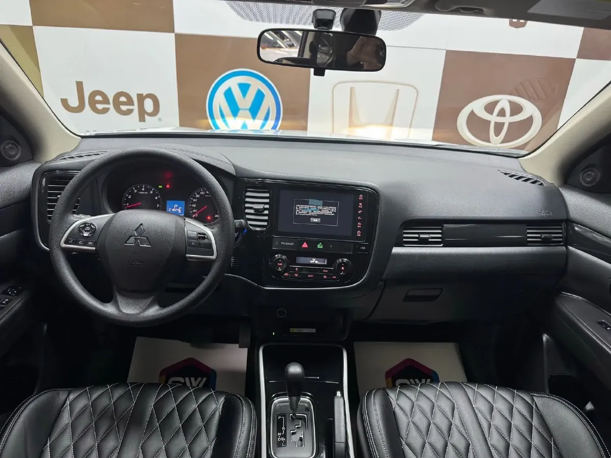 2021 Mitsubishi Outlander 2.0L 166HP L4 CVT,autocango,china used car exporter,china ev exporter,chinese used car exporter,chinese used ev exporter