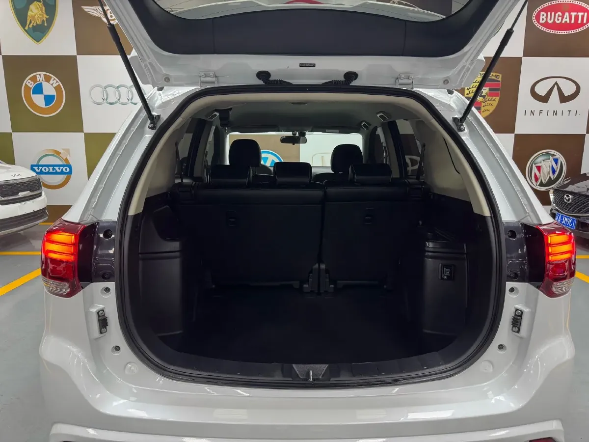 2021 Mitsubishi Outlander 2.0L 166HP L4 CVT,autocango,china used car exporter,china ev exporter,chinese used car exporter,chinese used ev exporter