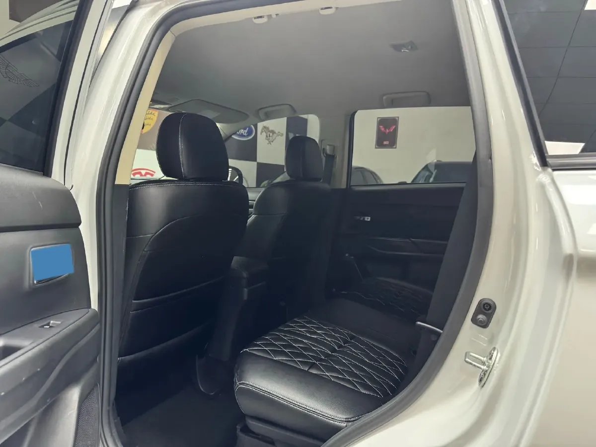 2021 Mitsubishi Outlander 2.0L 166HP L4 CVT,autocango,china used car exporter,china ev exporter,chinese used car exporter,chinese used ev exporter