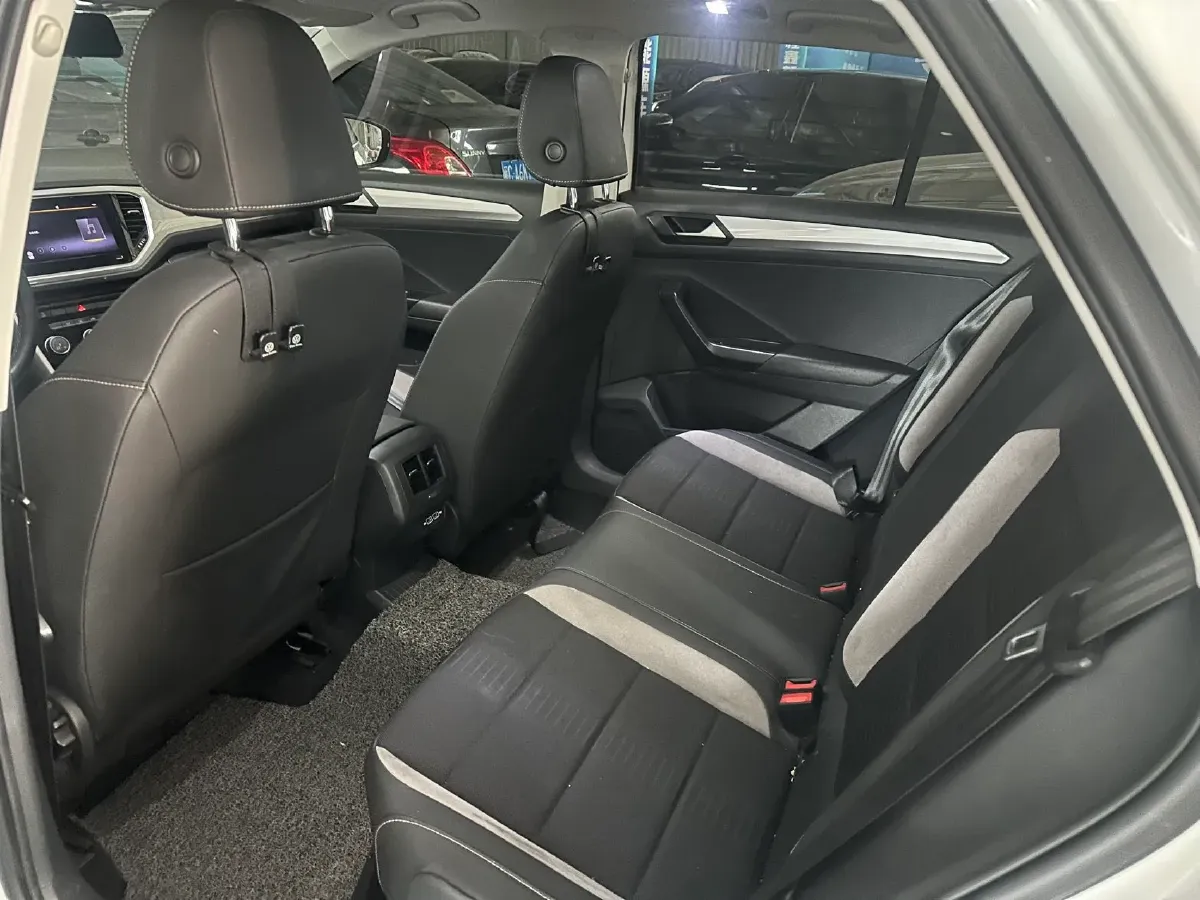 2021 Volkswagen T-Roc 1.4T 150HP L4 7DCT,autocango,china used car exporter,china ev exporter,chinese used car exporter,chinese used ev exporter
