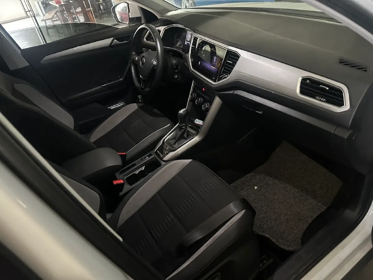 2021 Volkswagen T-Roc 1.4T 150HP L4 7DCT,autocango,china used car exporter,china ev exporter,chinese used car exporter,chinese used ev exporter