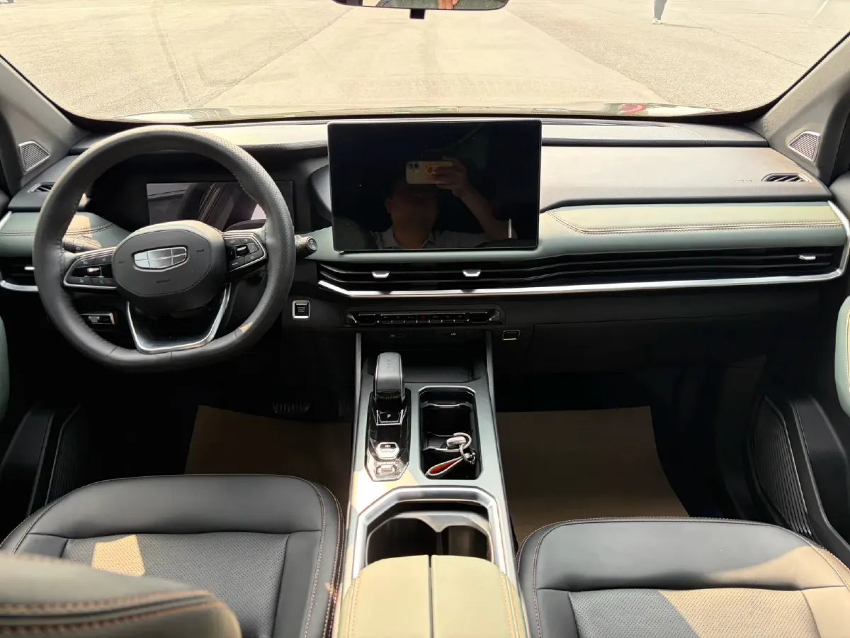 2024 Geely Okavango L 2.0T 218HP L4 7DCT,autocango,china used car exporter,china ev exporter,chinese used car exporter,chinese used ev exporter