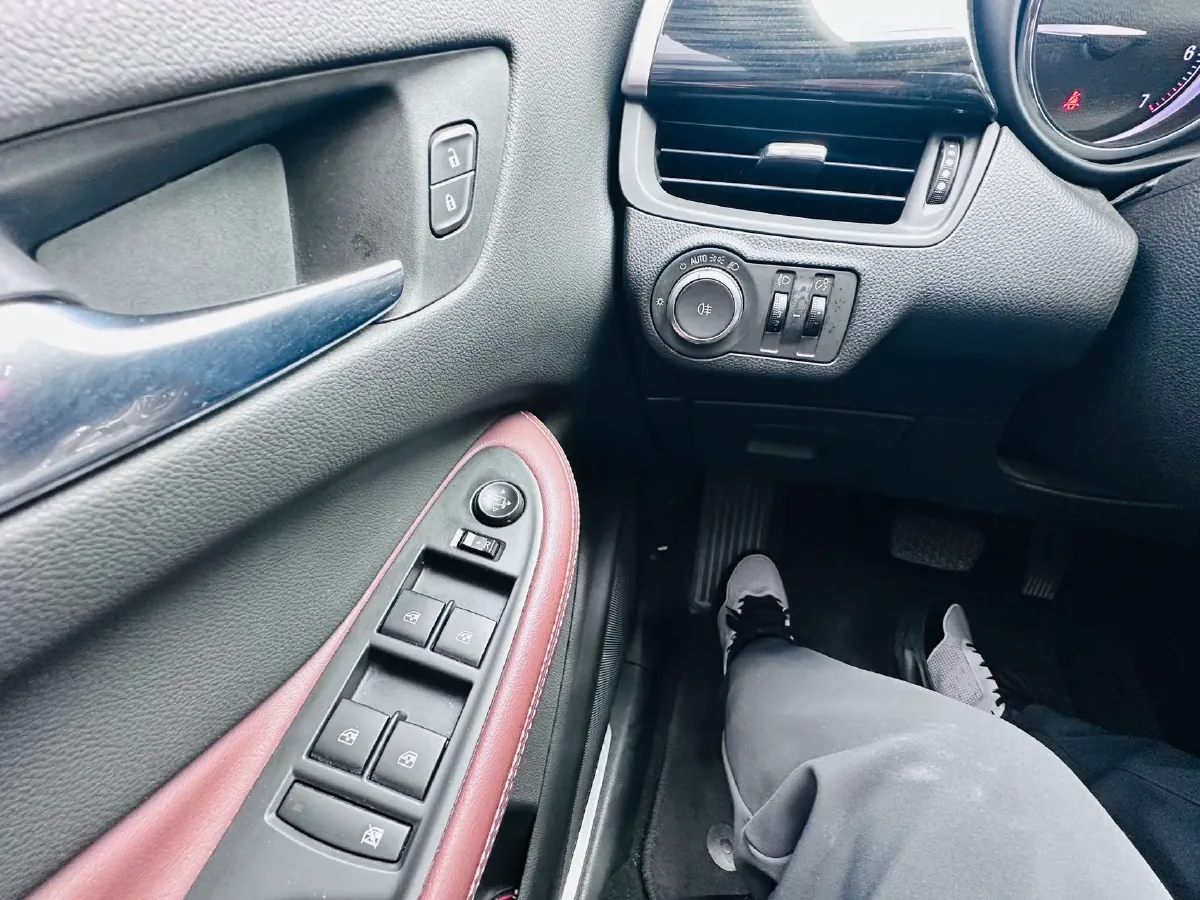 2021 Buick EnvisionPlus 1.5T 169HP L4 7DCT,autocango,china used car exporter,china ev exporter,chinese used car exporter,chinese used ev exporter