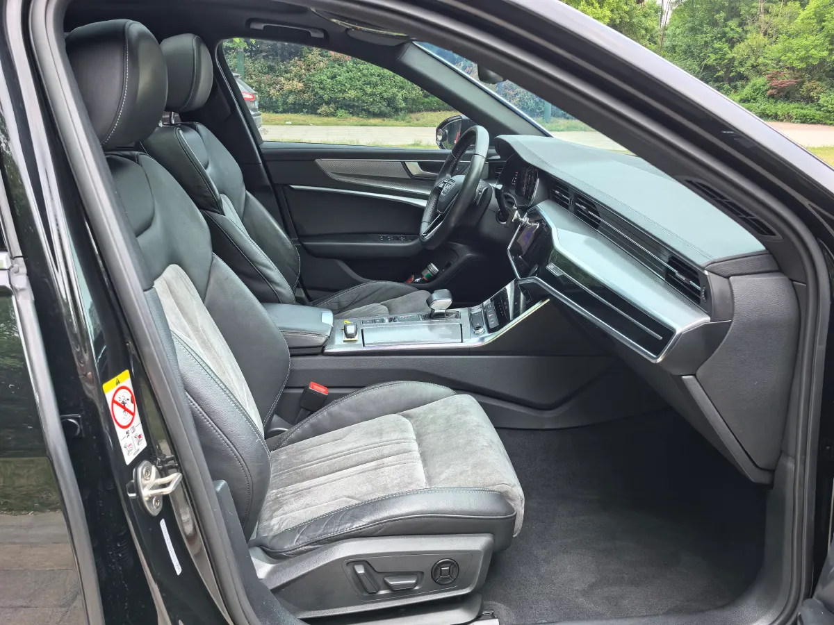 2020 Audi A6L 2.0T 190HP L4 7DCT,autocango,china used car exporter,china ev exporter,chinese used car exporter,chinese used ev exporter