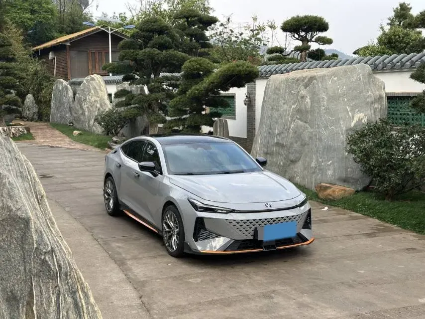 2024 ChangAn UNI-V 1.5T 188HP L4 7DCT,autocango,china used car exporter,china ev exporter,chinese used car exporter,chinese used ev exporter