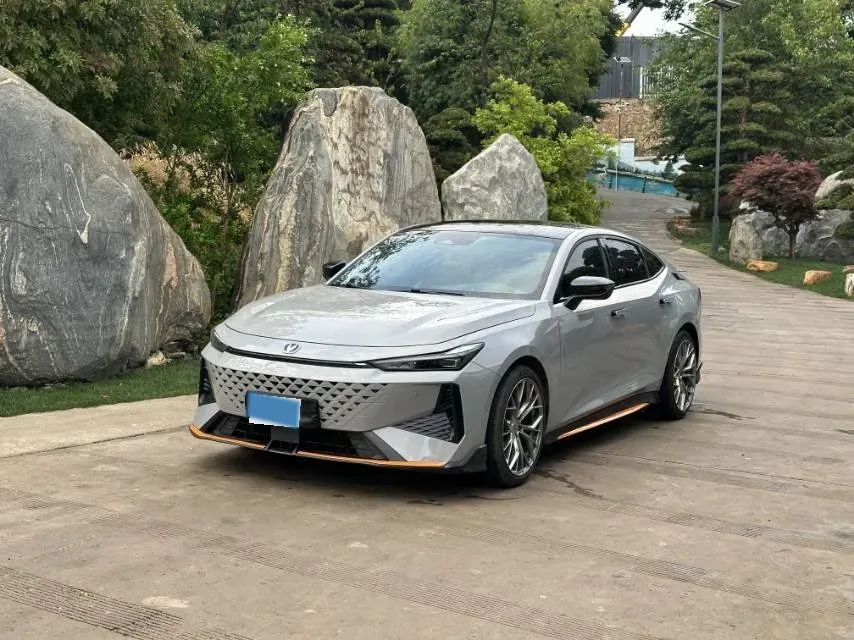 2024 ChangAn UNI-V 1.5T 188HP L4 7DCT,autocango,china used car exporter,china ev exporter,chinese used car exporter,chinese used ev exporter