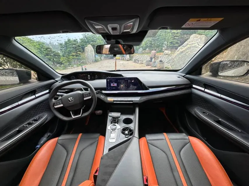 2024 ChangAn UNI-V 1.5T 188HP L4 7DCT,autocango,china used car exporter,china ev exporter,chinese used car exporter,chinese used ev exporter