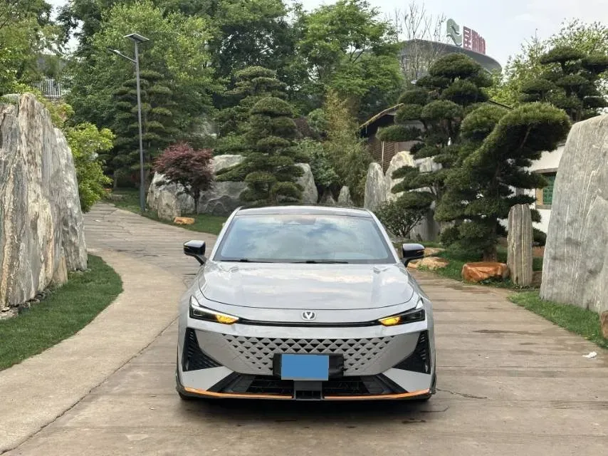 2024 ChangAn UNI-V 1.5T 188HP L4 7DCT,autocango,china used car exporter,china ev exporter,chinese used car exporter,chinese used ev exporter