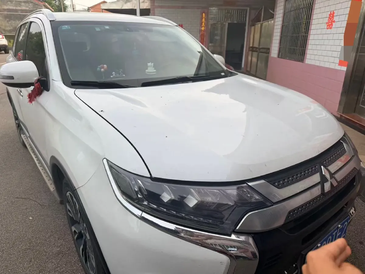 2020 Mitsubishi Outlander 2.4L 192HP L4 CVT,autocango,china used car exporter,china ev exporter,chinese used car exporter,chinese used ev exporter