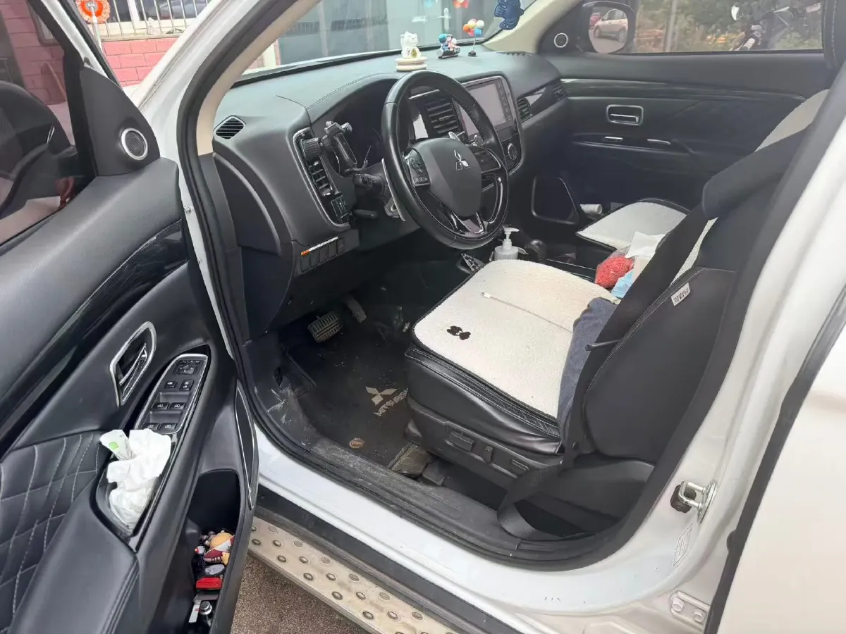 2020 Mitsubishi Outlander 2.4L 192HP L4 CVT,autocango,china used car exporter,china ev exporter,chinese used car exporter,chinese used ev exporter