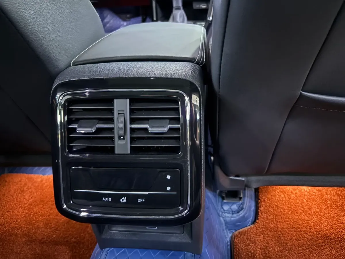 2024 Volkswagen Passat 2.0T 220HP L4 7DCT,autocango,china used car exporter,china ev exporter,chinese used car exporter,chinese used ev exporter