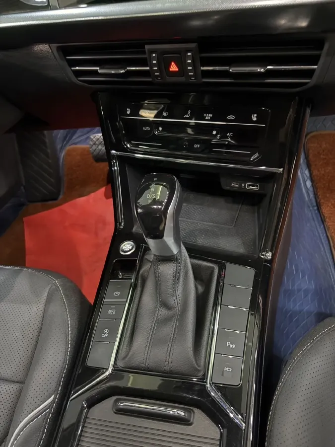 2024 Volkswagen Passat 2.0T 220HP L4 7DCT,autocango,china used car exporter,china ev exporter,chinese used car exporter,chinese used ev exporter