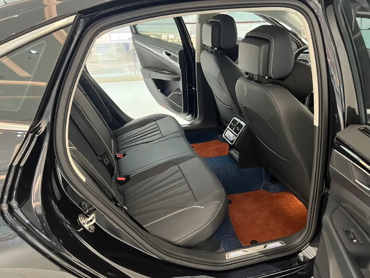 2024 Volkswagen Passat 2.0T 220HP L4 7DCT,autocango,china used car exporter,china ev exporter,chinese used car exporter,chinese used ev exporter