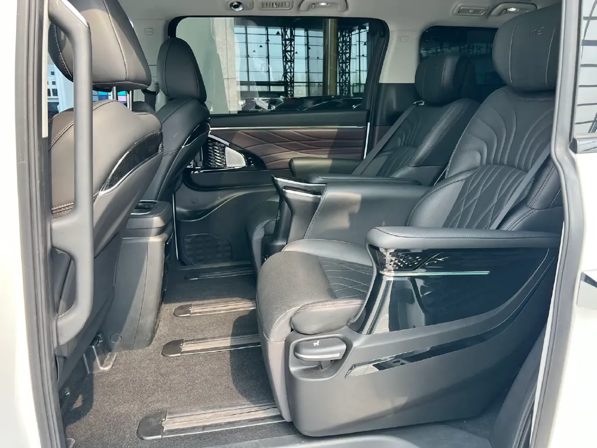 2024 GAC Trumpchi M8 2.0T 252HP L4 8AT,autocango,china used car exporter,china ev exporter,chinese used car exporter,chinese used ev exporter