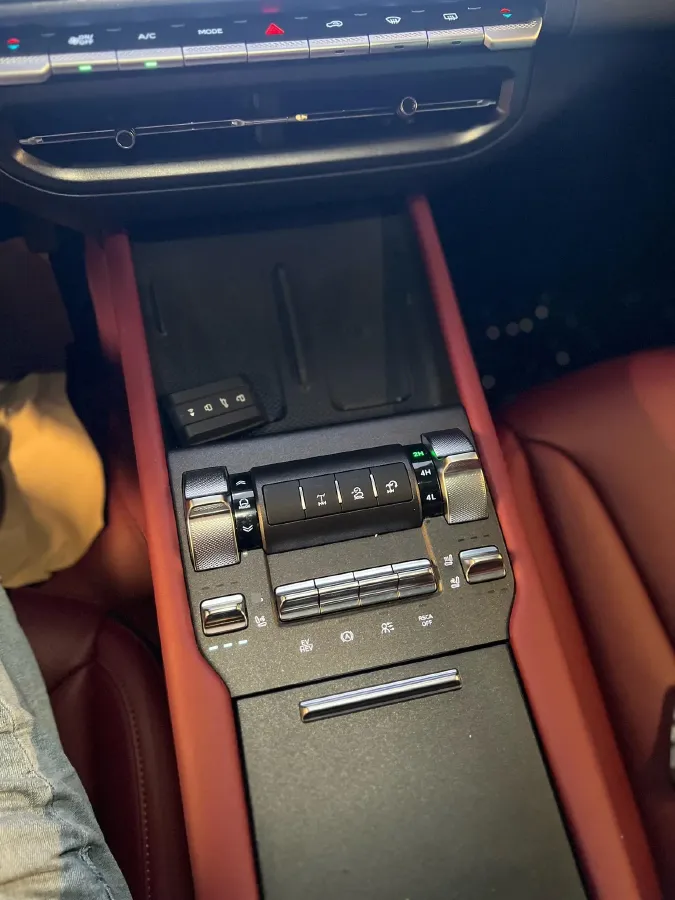 2025 Tank 300 2.0T 252HP L4 9AT PHEV,autocango,china used car exporter,china ev exporter,chinese used car exporter,chinese used ev exporter