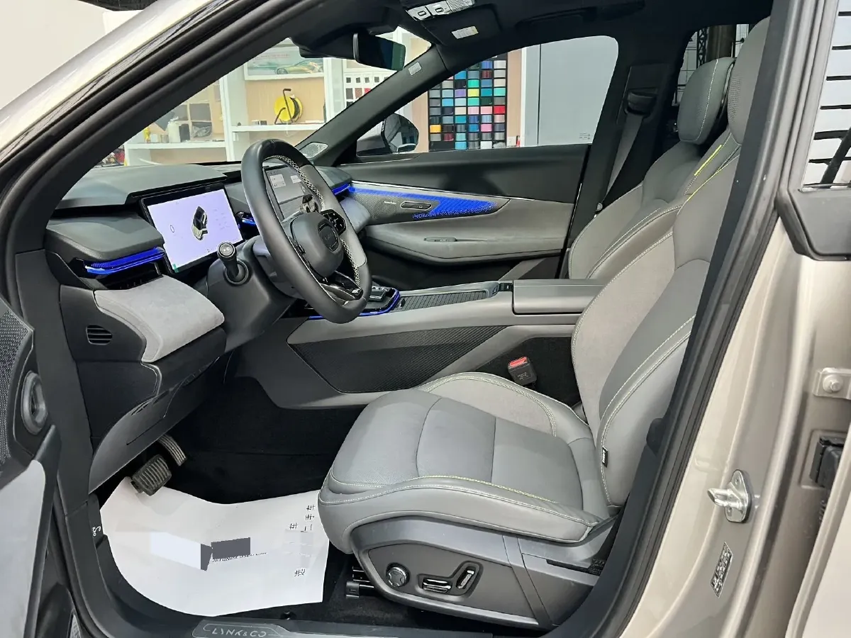 2025 LYNK&CO 08 EM-P 1.5T 163HP L4 3DHT PHEV 21.2KWH,autocango,china used car exporter,china ev exporter,chinese used car exporter,chinese used ev exporter