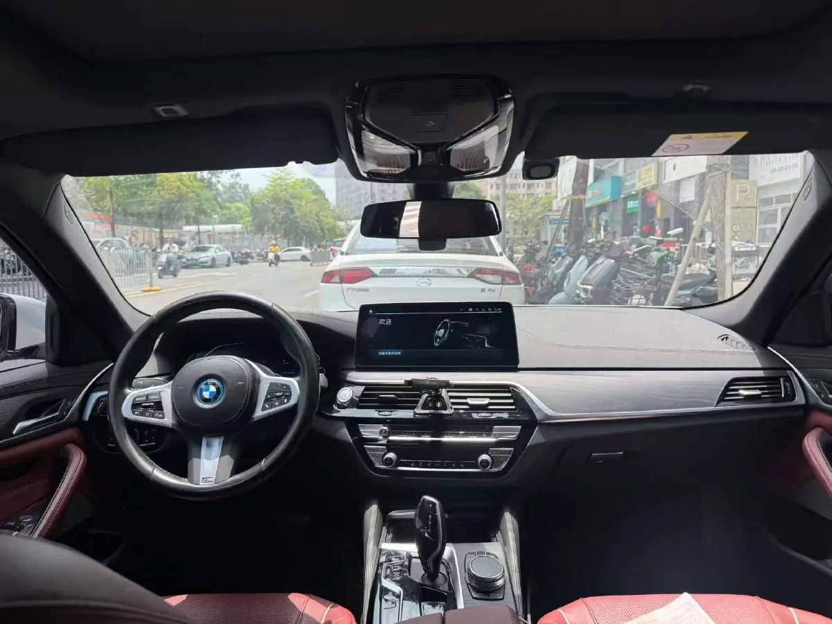 2022 BMW 5 Series 2.0T 184HP L4 8AT PHEV 17.7KWH,autocango,china used car exporter,china ev exporter,chinese used car exporter,chinese used ev exporter