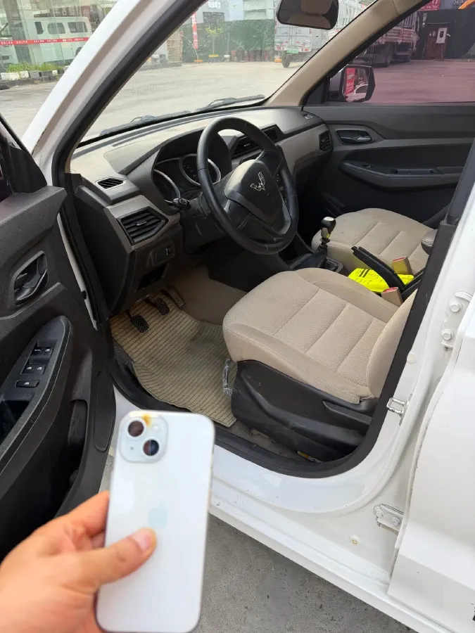 2019 WuLing HongGuang 1.5L 99HP L4 6MT,autocango,china used car exporter,china ev exporter,chinese used car exporter,chinese used ev exporter