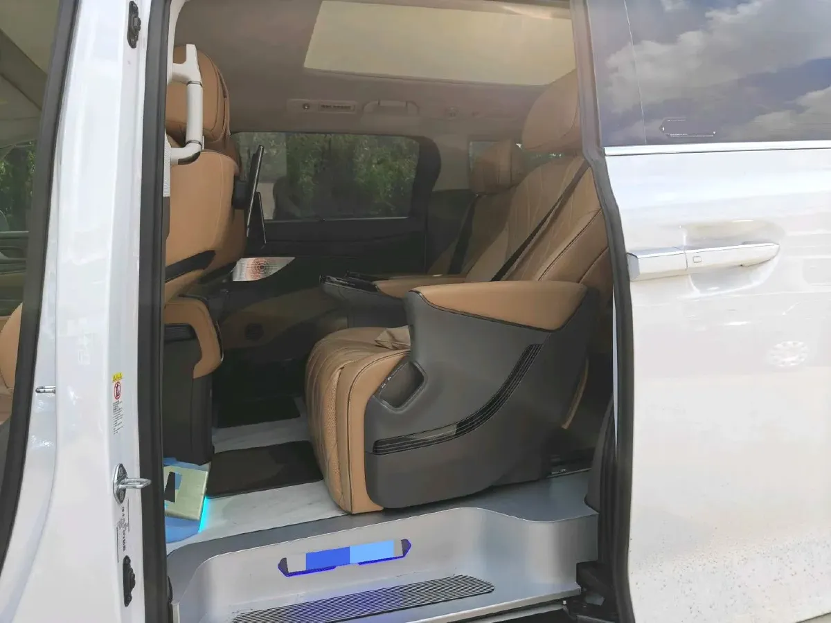 2022 Mercedes-Benz GLC Class 2.0T 197HP L4 9AT,autocango,china used car exporter,china ev exporter,chinese used car exporter,chinese used ev exporter