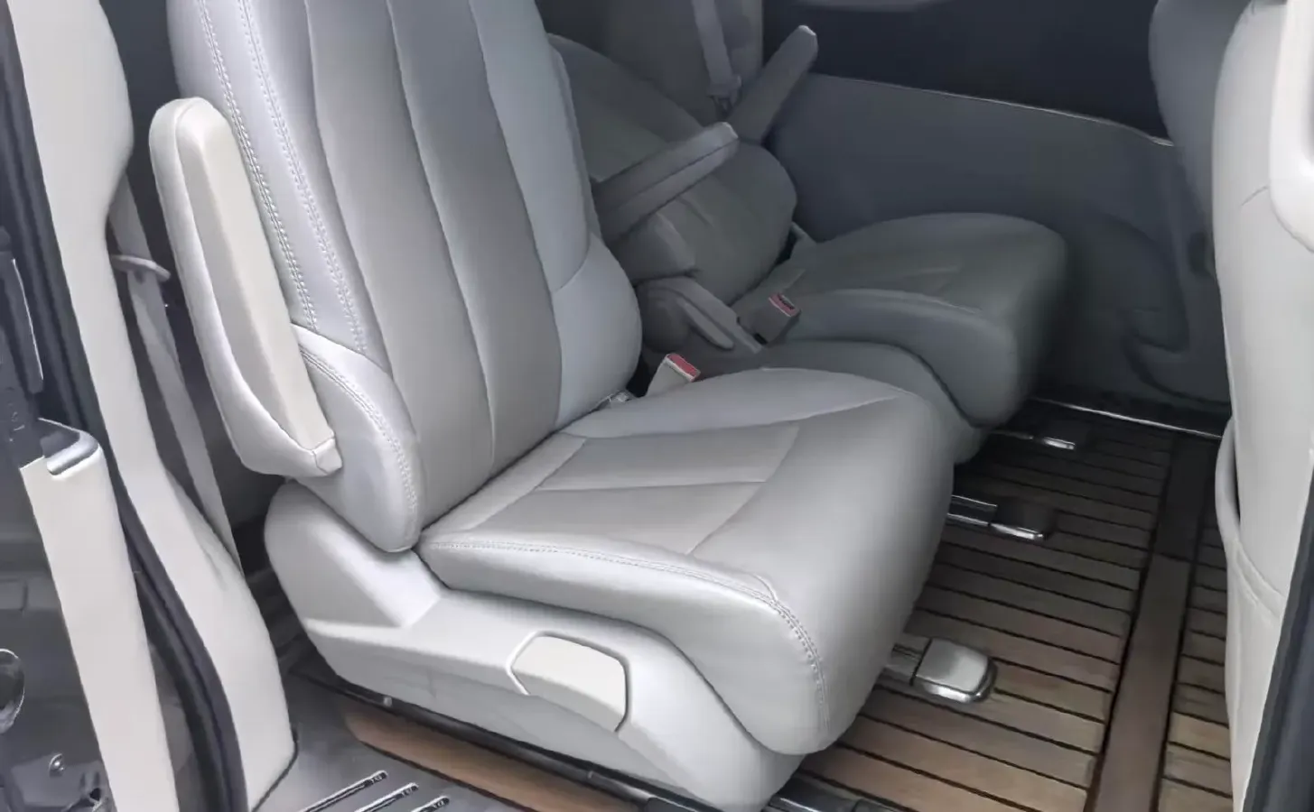 2023 Buick GL8 2.0T 237HP L4 9AT,autocango,china used car exporter,china ev exporter,chinese used car exporter,chinese used ev exporter