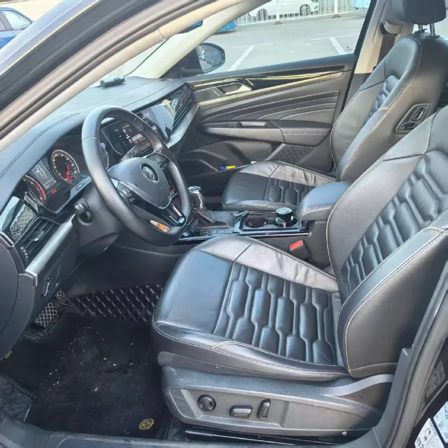 2020 Volkswagen Passat 2.0T 186HP L4 7DCT,autocango,china used car exporter,china ev exporter,chinese used car exporter,chinese used ev exporter