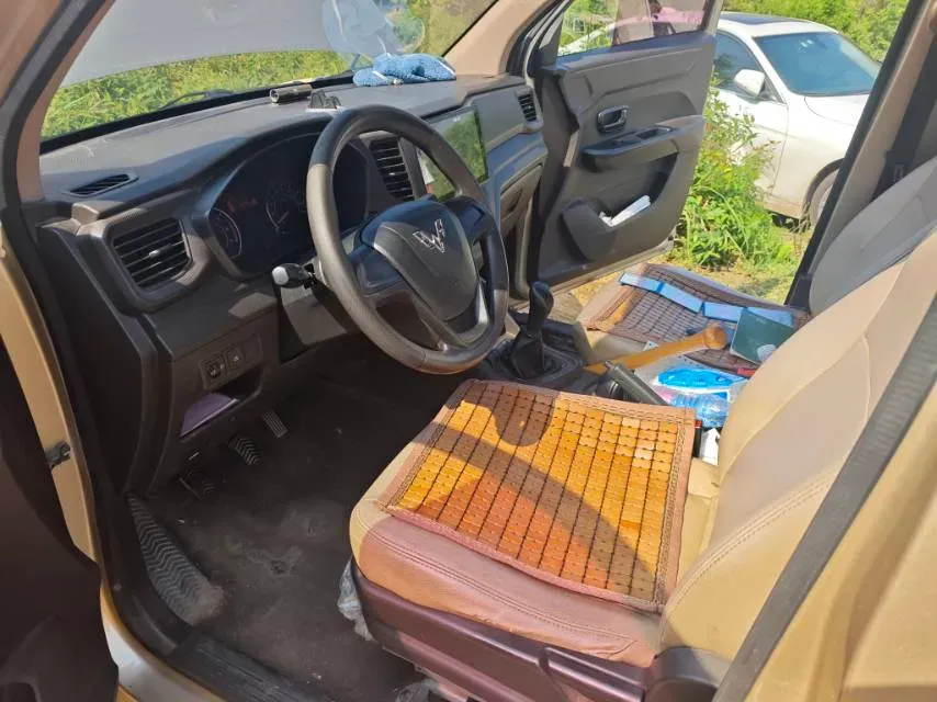 2019 WuLing HongGuang V 1.5L 105HP L4 5MT,autocango,china used car exporter,china ev exporter,chinese used car exporter,chinese used ev exporter