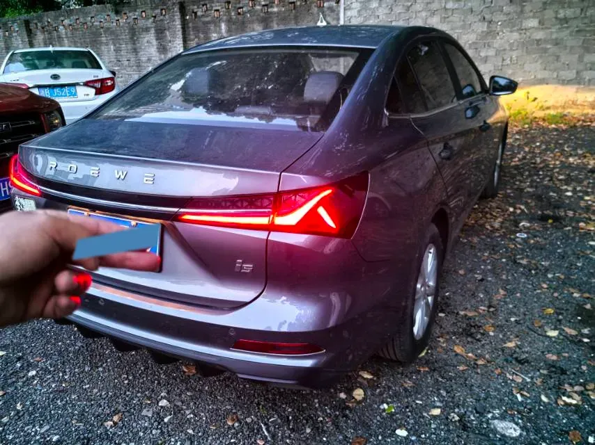 2023 Roewe i5 1.5L 129HP L4 5MT,autocango,china used car exporter,china ev exporter,chinese used car exporter,chinese used ev exporter