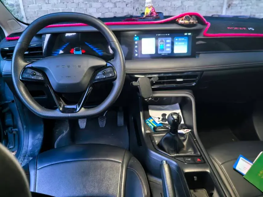 2023 Roewe i5 1.5L 129HP L4 5MT,autocango,china used car exporter,china ev exporter,chinese used car exporter,chinese used ev exporter