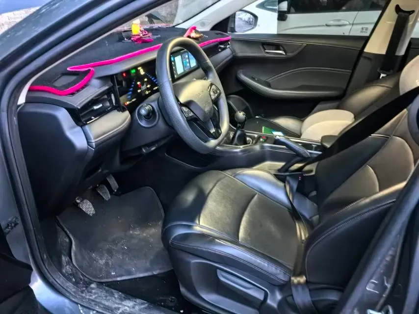 2023 Roewe i5 1.5L 129HP L4 5MT,autocango,china used car exporter,china ev exporter,chinese used car exporter,chinese used ev exporter