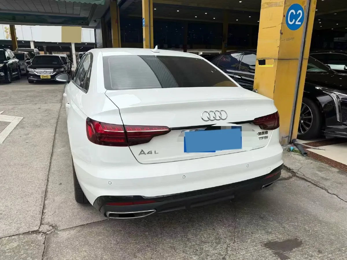 2022 Audi A4L 2.0T 190HP L4 7DCT,autocango,china used car exporter,china ev exporter,chinese used car exporter,chinese used ev exporter