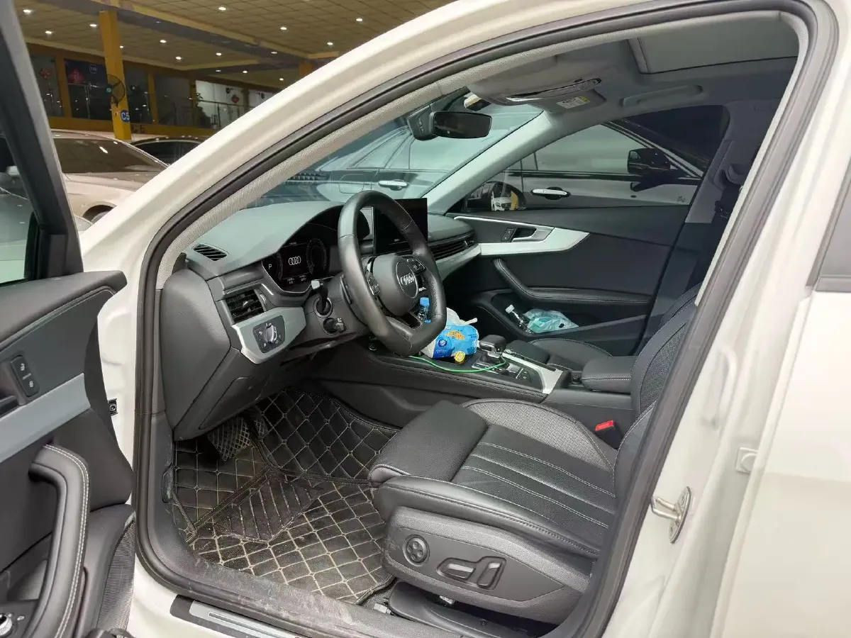2022 Audi A4L 2.0T 190HP L4 7DCT,autocango,china used car exporter,china ev exporter,chinese used car exporter,chinese used ev exporter