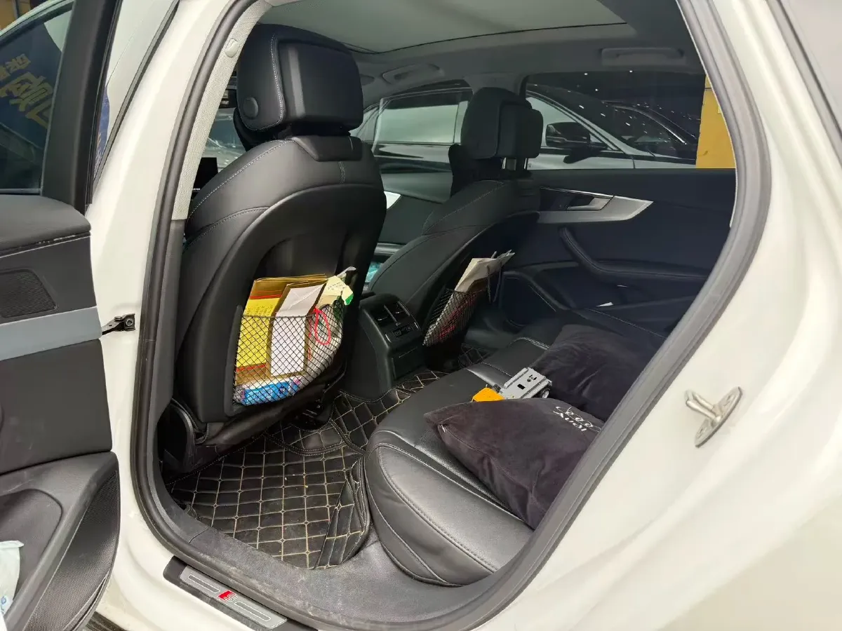 2022 Audi A4L 2.0T 190HP L4 7DCT,autocango,china used car exporter,china ev exporter,chinese used car exporter,chinese used ev exporter