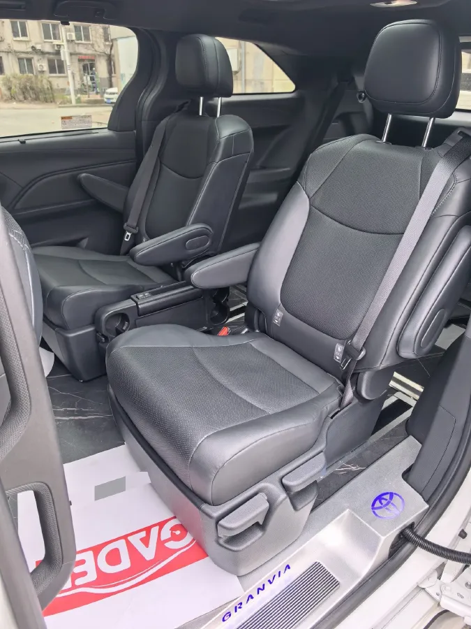 2024 Toyota Granvia 2.5L 189HP L4 E-CVT Hybrid,autocango,china used car exporter,china ev exporter,chinese used car exporter,chinese used ev exporter