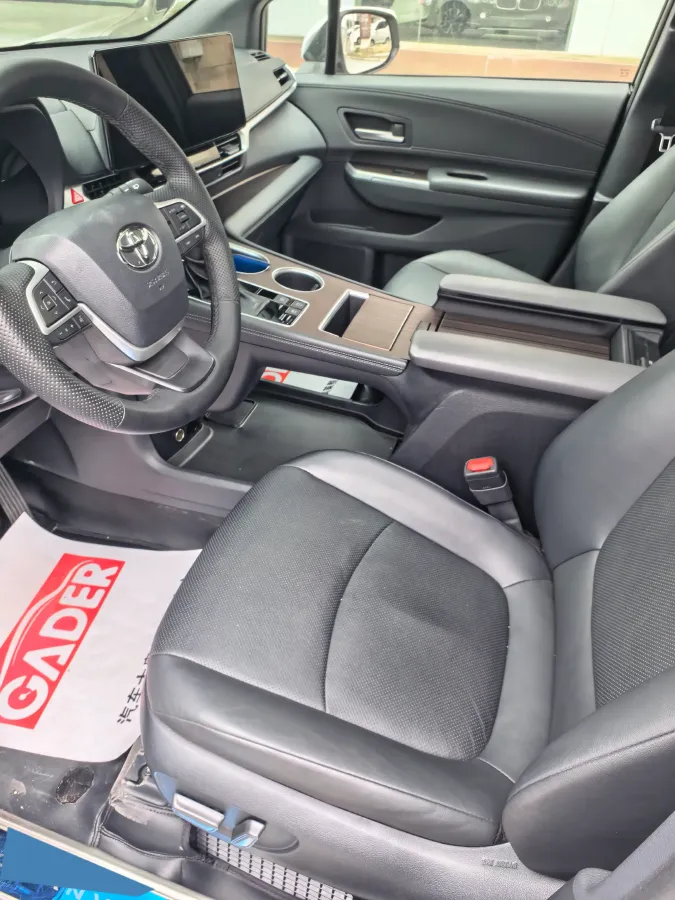 2024 Toyota Granvia 2.5L 189HP L4 E-CVT Hybrid,autocango,china used car exporter,china ev exporter,chinese used car exporter,chinese used ev exporter