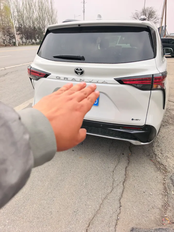 2024 Toyota Granvia 2.5L 189HP L4 E-CVT Hybrid,autocango,china used car exporter,china ev exporter,chinese used car exporter,chinese used ev exporter