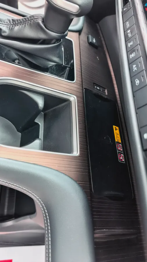 2024 Toyota Granvia 2.5L 189HP L4 E-CVT Hybrid,autocango,china used car exporter,china ev exporter,chinese used car exporter,chinese used ev exporter