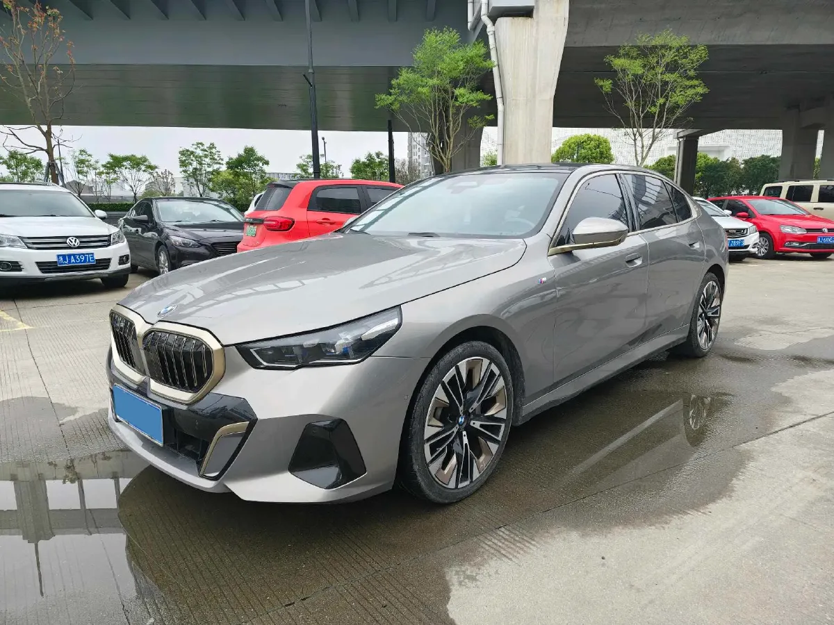 2024 BMW 5 Series 2.0T 258HP L4 8AT,autocango,china used car exporter,china ev exporter,chinese used car exporter,chinese used ev exporter