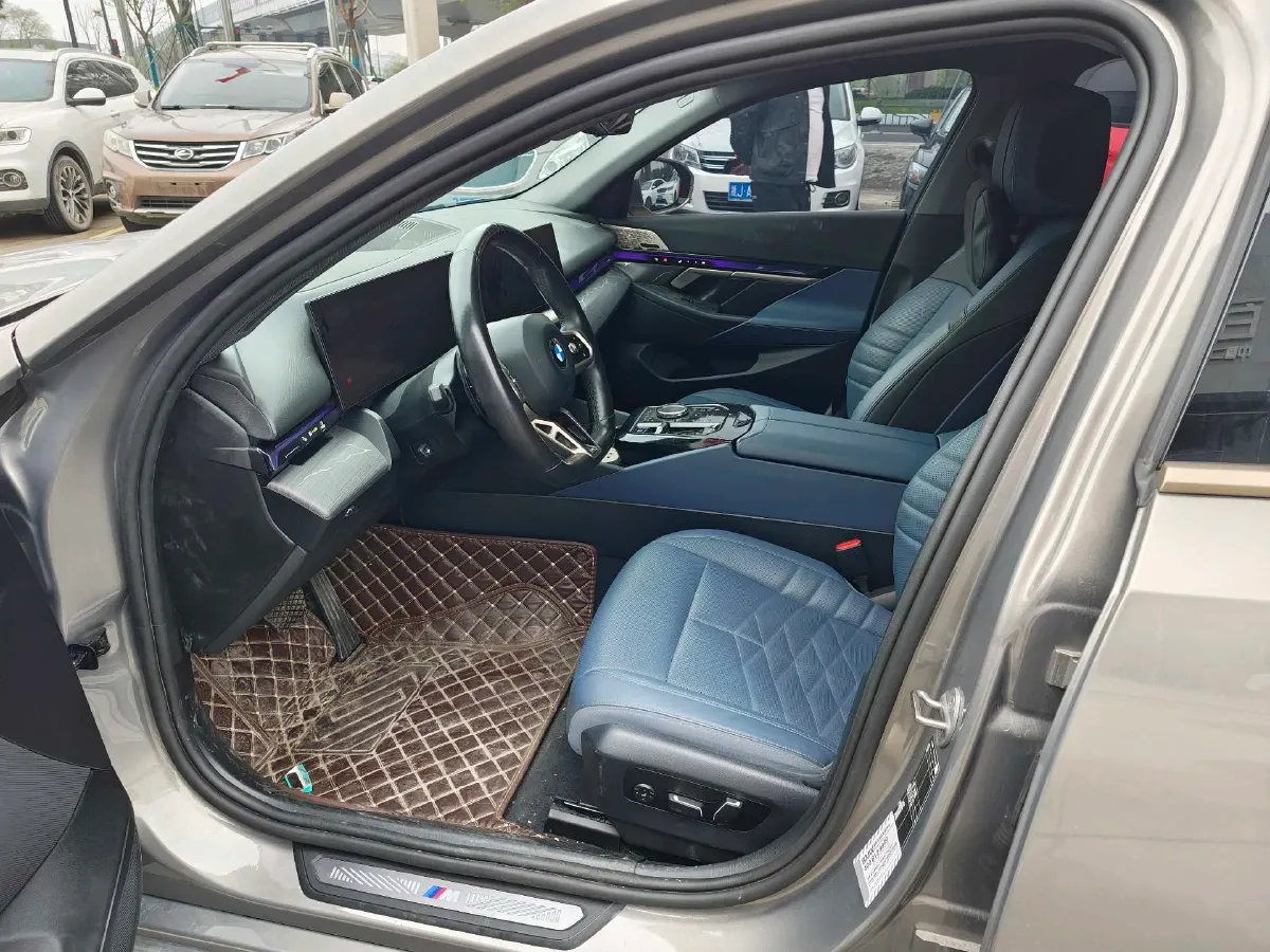 2024 BMW 5 Series 2.0T 258HP L4 8AT,autocango,china used car exporter,china ev exporter,chinese used car exporter,chinese used ev exporter