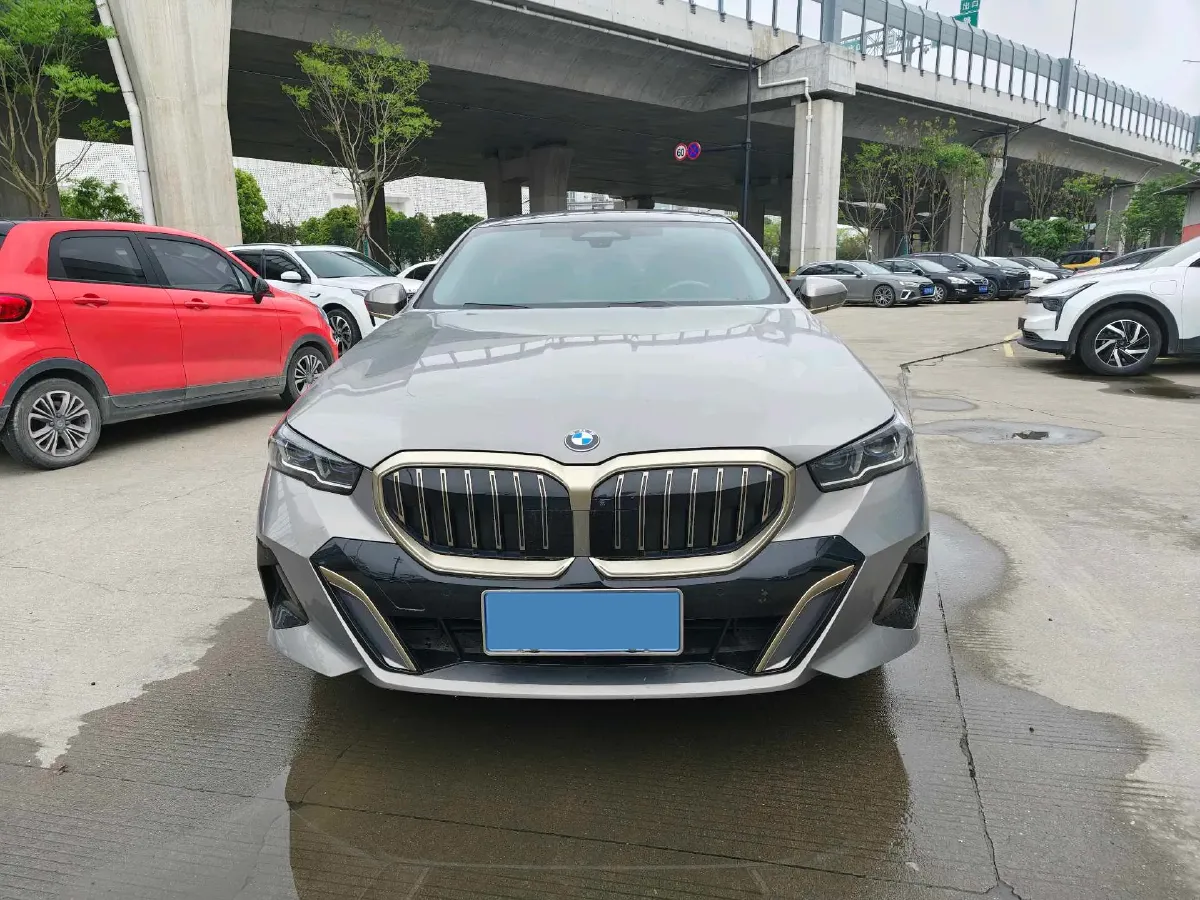 2024 BMW 5 Series 2.0T 258HP L4 8AT,autocango,china used car exporter,china ev exporter,chinese used car exporter,chinese used ev exporter
