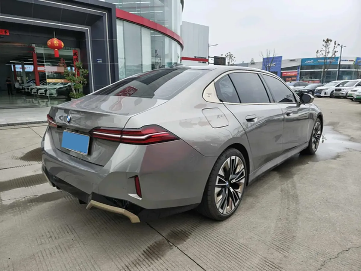2024 BMW 5 Series 2.0T 258HP L4 8AT,autocango,china used car exporter,china ev exporter,chinese used car exporter,chinese used ev exporter