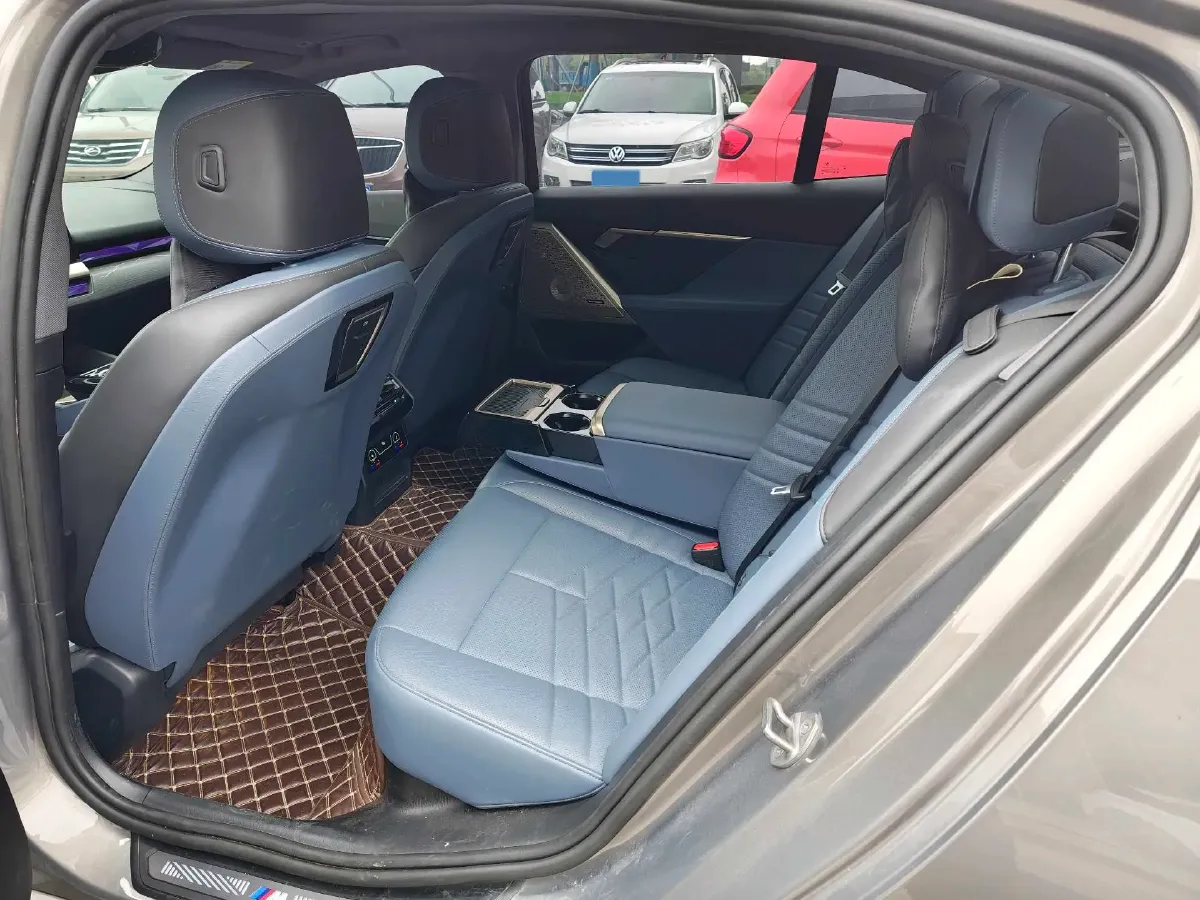 2024 BMW 5 Series 2.0T 258HP L4 8AT,autocango,china used car exporter,china ev exporter,chinese used car exporter,chinese used ev exporter