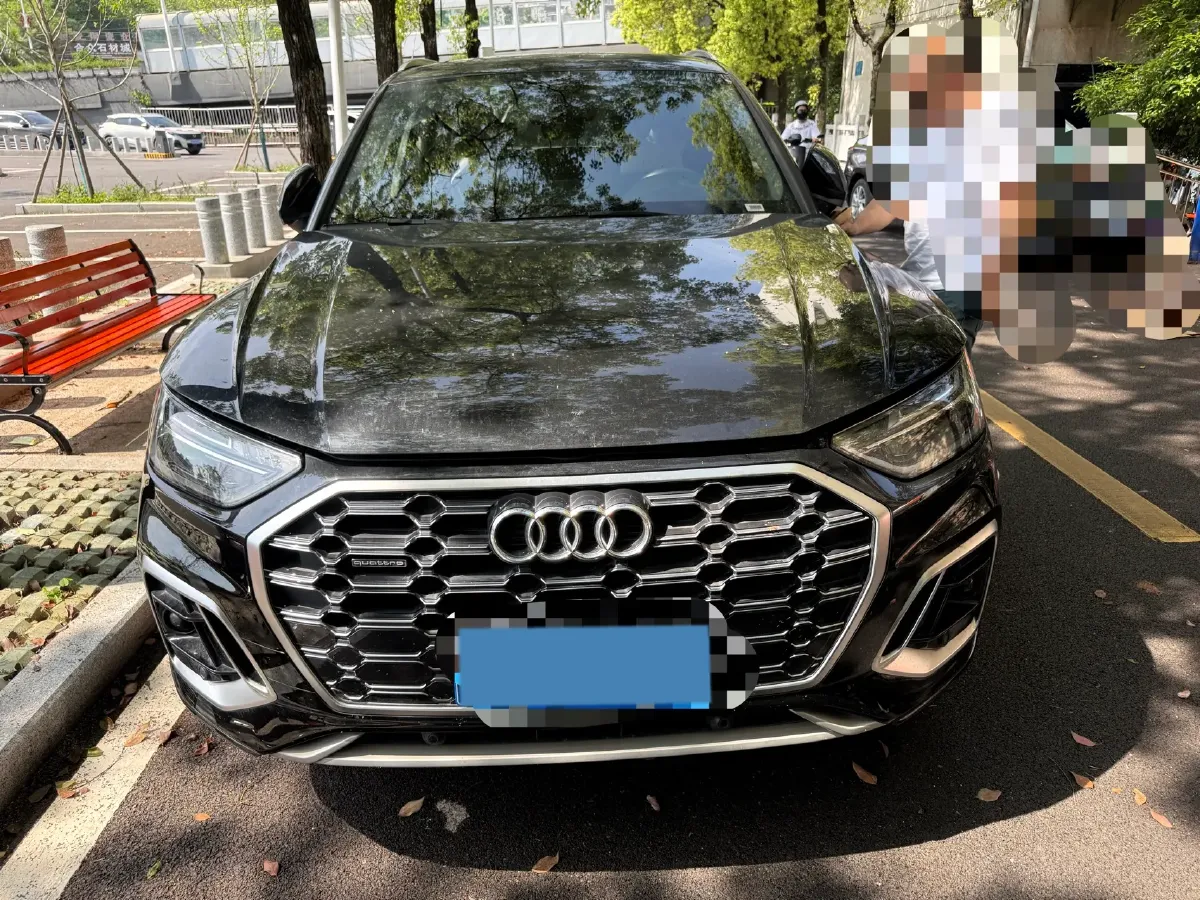 2025 Audi Q5L 2.0T 190HP L4 7DCT,autocango,china used car exporter,china ev exporter,chinese used car exporter,chinese used ev exporter